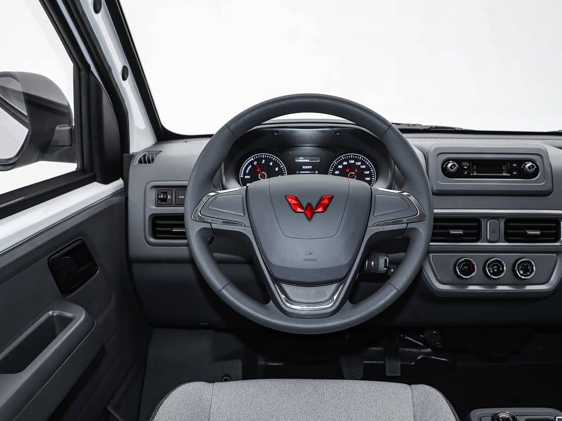 2026 Wuling Yangguang — driver's cockpit, electric van for export