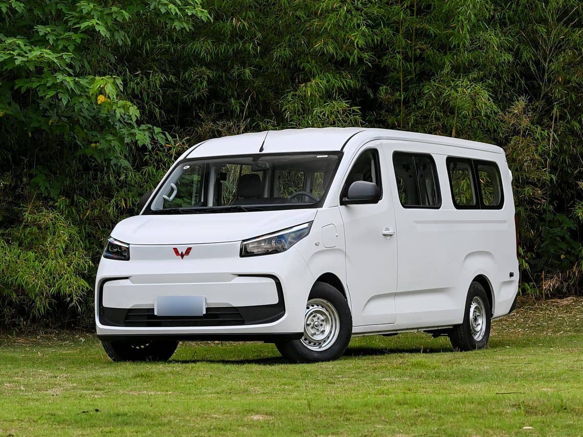 2026 Wuling Yangguang Pro — front three-quarter view, electric van for export